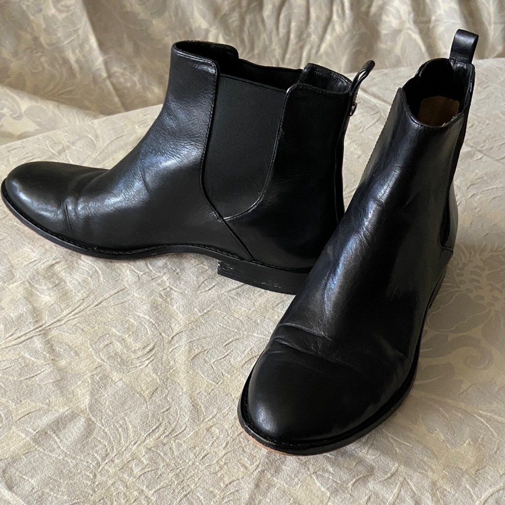 MICHAEL Michael Kors Chelsea Boots. Women’s Small size 10 More like a 9-9.5